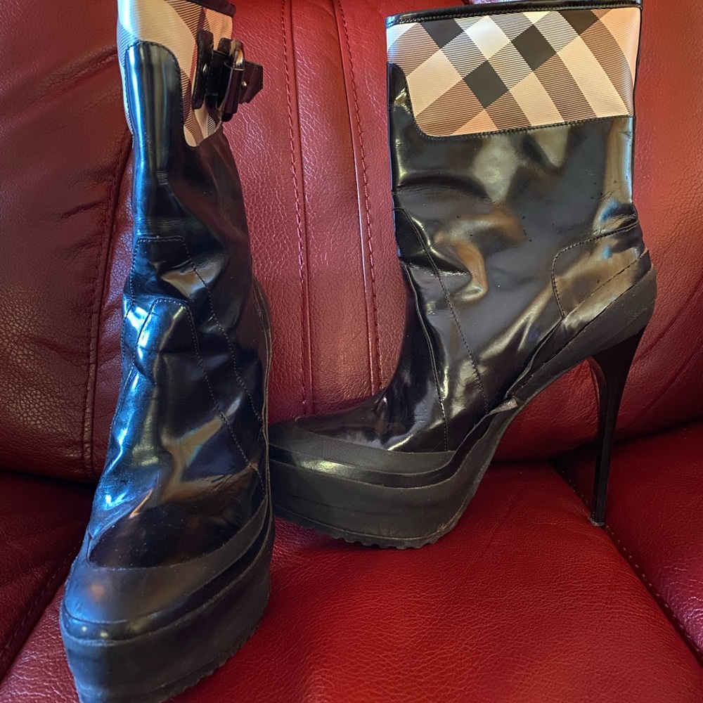Burberry boots